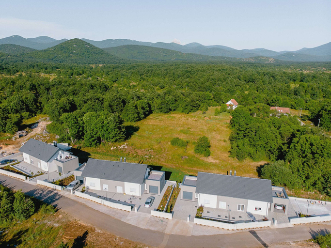 Exterior & Views, Quaint Holiday Home in Lovinac With Terrace, Lovinac