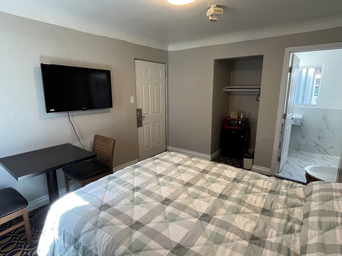 Bedroom 5, Griffith Park Motel - LA Hollywood Area, Los Angeles