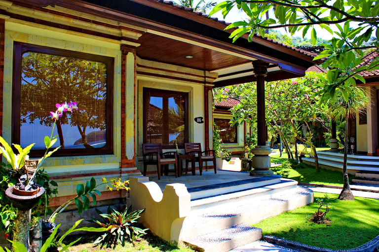 Exterior 12