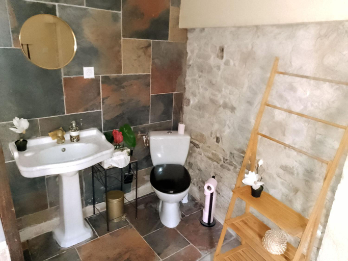 Bathroom, Loft Vigneron Calvisson, Gard