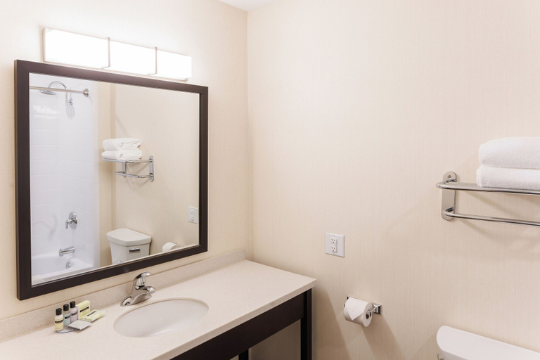 Bathroom 5, Rodd Royalty, Queens