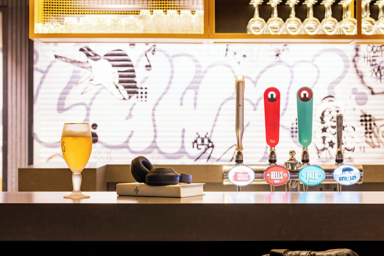 Food & Drinks 5, Moxy Plymouth, Plymouth