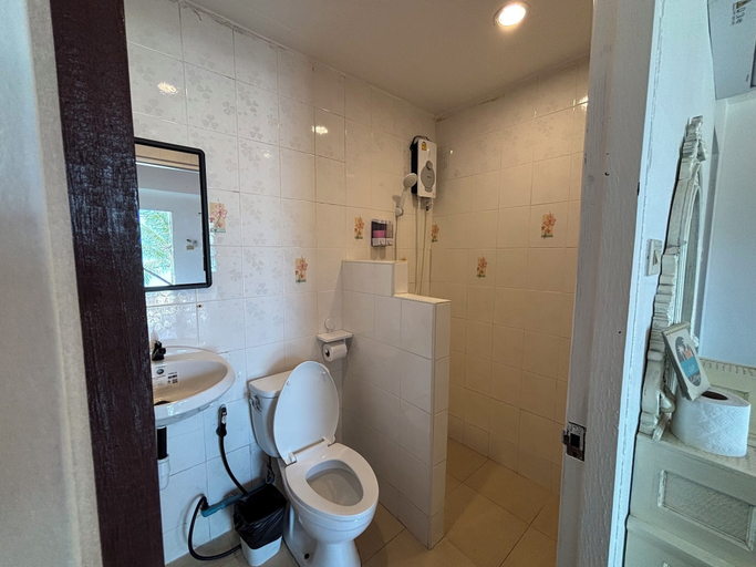 Bathroom 4, Cliff Cottage Resort, Koh Chang
