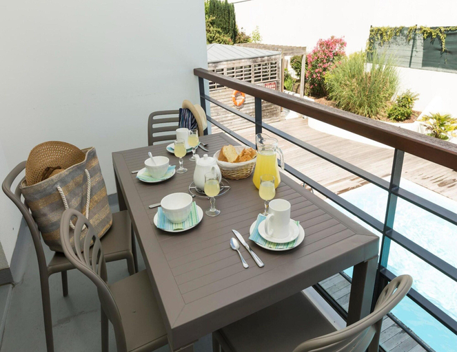 Dining 2, Apartment in La Rochelle Near the Beach, Charente-Maritime