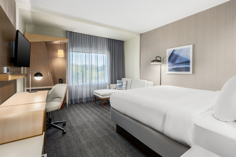 Bedroom 2, Courtyard by Marriott Auburn, Lee