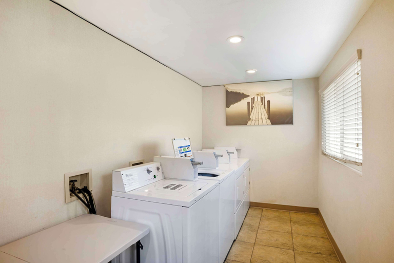 Bathroom 4, Best Western Shadow Inn, Yolo