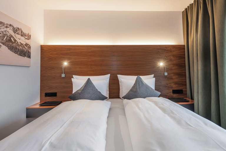 Bedroom 2, AlpenParks Hotel & Apartment Taxacher, Kitzbühel