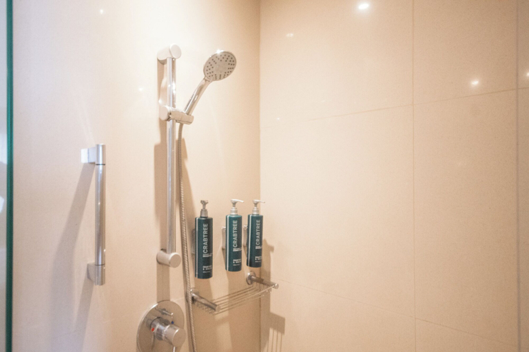 Bathroom 14