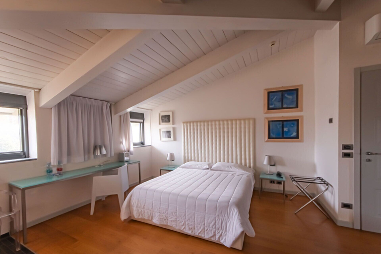 Bedroom 4, Century Hotel, Parma