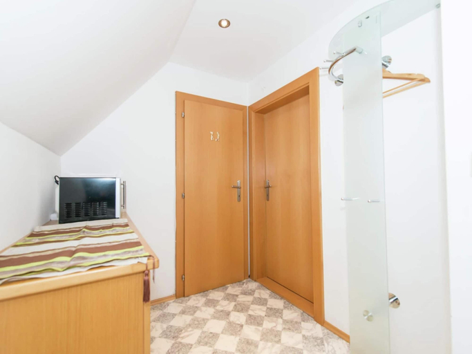 Bedroom 3, Holiday Apartment in Tropolach Near Pressegger See, Hermagor