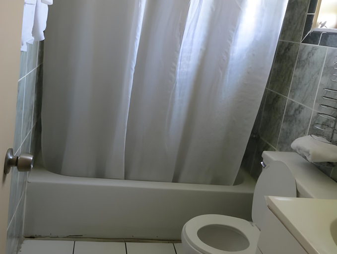 Bathroom 18