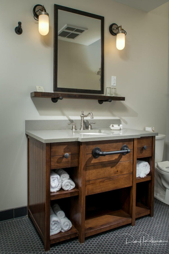 Bathroom, Western Front Hotel, Wise