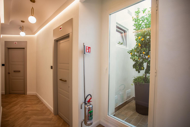 Others 4, Boemi smart suites, Napoli