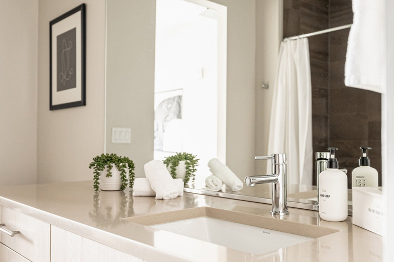 Bathroom, Bright & Breezy | RiNo Art Lofts, Denver