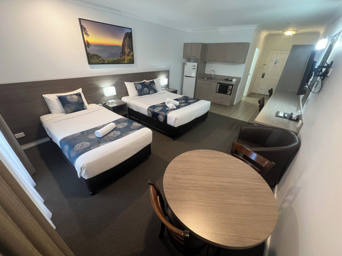 Bedroom 4, Adelong Motel, Narrabri