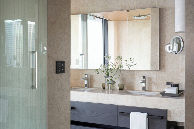 Bathroom 18