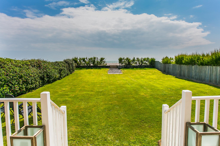 Others 4, Sunshine - Beachfront home in Bracklesham Bay, West Sussex