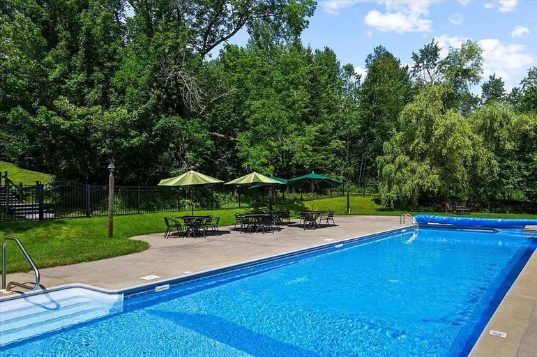 Sport & Beauty 5, Mountaineer Inn, Windham