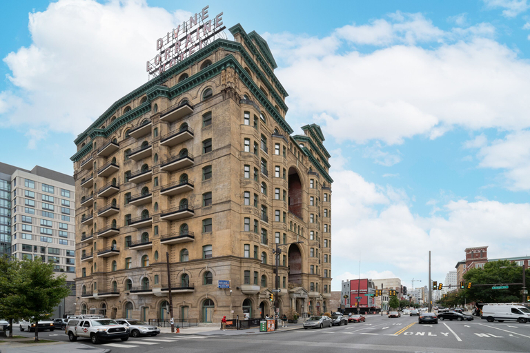 Exterior & Views