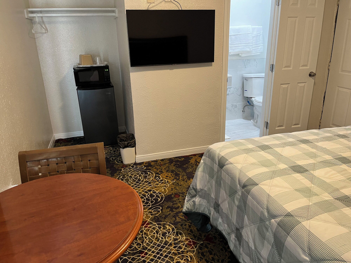 Bedroom 2, Griffith Park Motel - LA Hollywood Area, Los Angeles