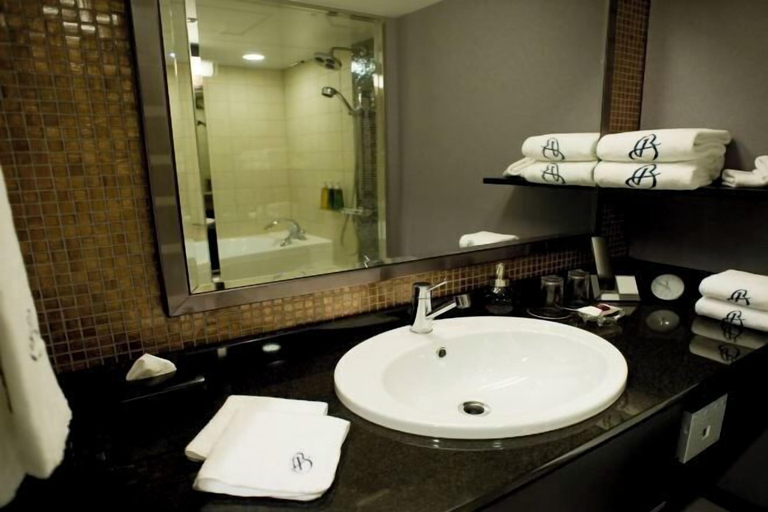 Bathroom 7