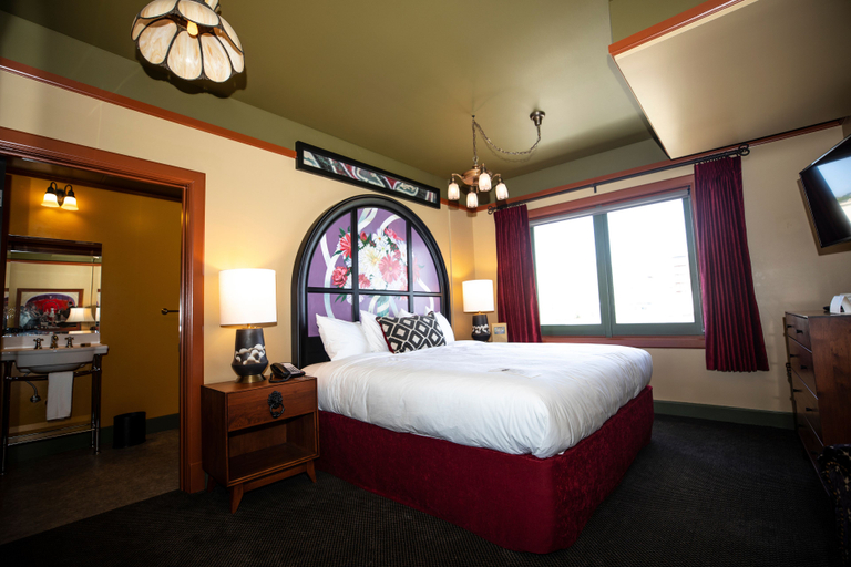 Bedroom 2, McMenamins Elks Temple, Pierce