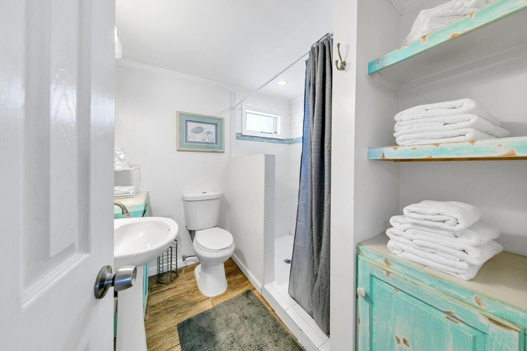 Bathroom 4, If It's The Beaches, Bay
