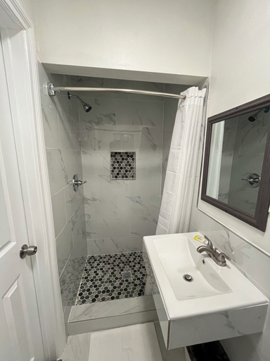 Bathroom 3, Griffith Park Motel - LA Hollywood Area, Los Angeles