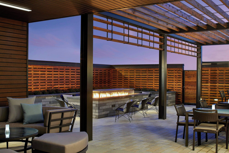 Food & Drinks 5, Courtyard by Marriott Baltimore Downtown/McHenry Row, Baltimore