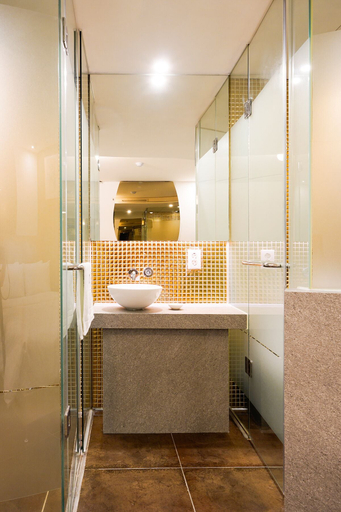 Bathroom 7