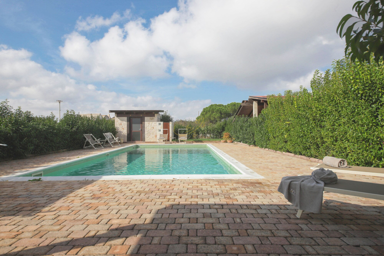 Sport & Beauty 4, TD Casale Del Vento in the Countryside with Pool, Bari
