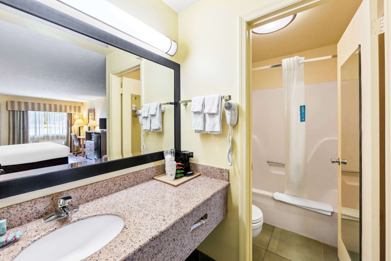 Bathroom 5, Best Western Dayton, Rhea
