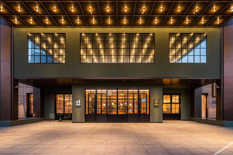 Exterior & Views