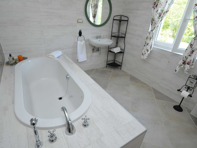 Bathroom, Villa in Tijarica With Private Pool, Trilj