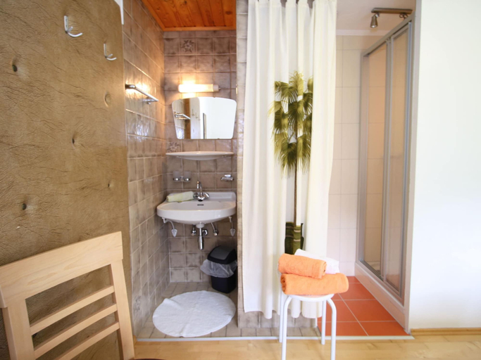 Bathroom 3, Apartment in Niedernsill Near Zell am See Ski Area, Zell am See