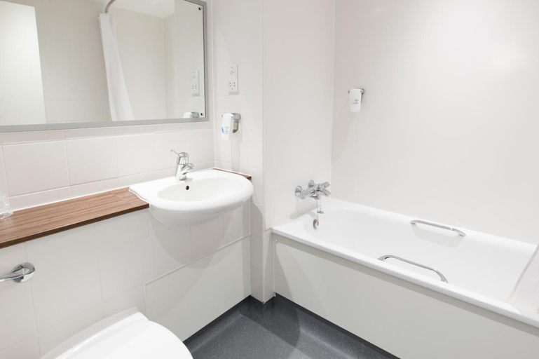 Bathroom 3, Kings Highway, Derby by Marston's Inns, Derby