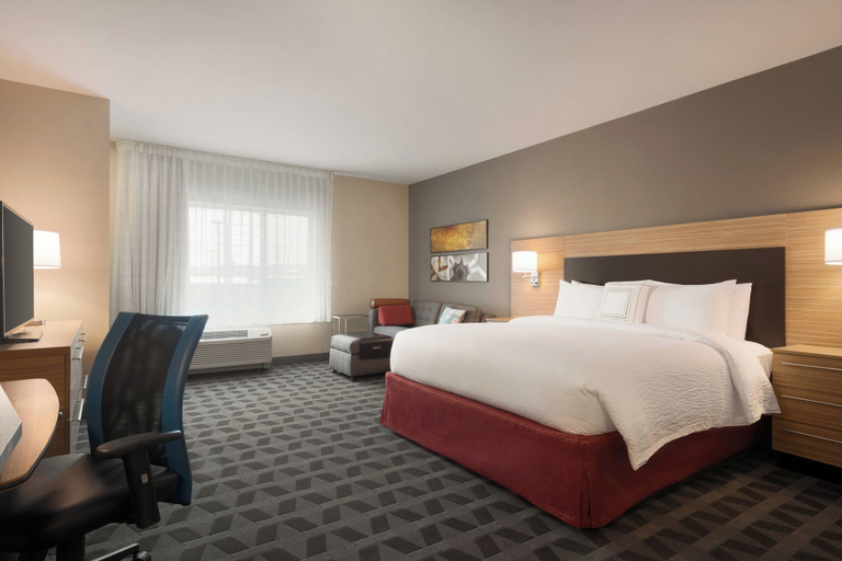 Bedroom 2, TownePlace Suites by Marriott Dubuque Downtown, Dubuque