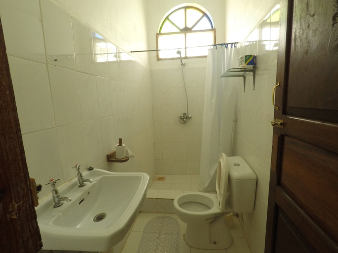 Bathroom 4, Garden Lodge, Mjini