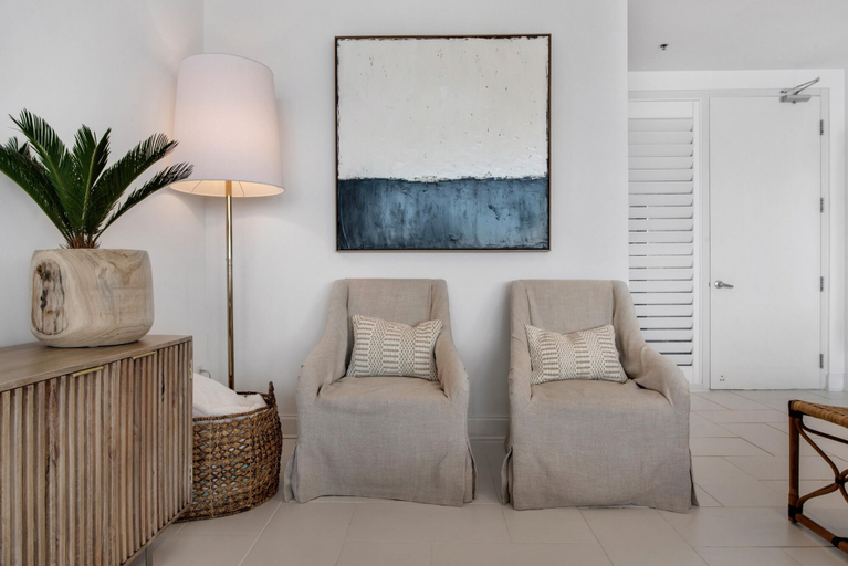 Others 5, La Playa 402, Escambia