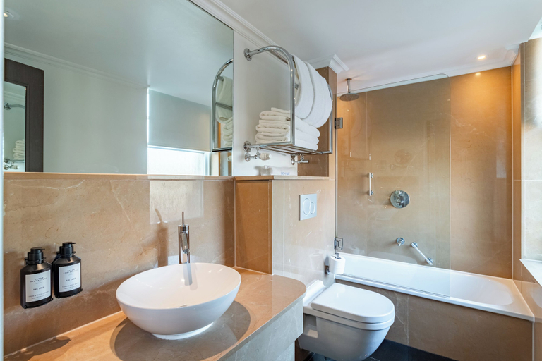 Bathroom 4, Radisson Blu Hotel, London Bloomsbury, London