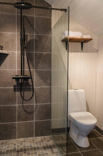 Bathroom 3, Nusfjord Arctic Resort, Flakstad
