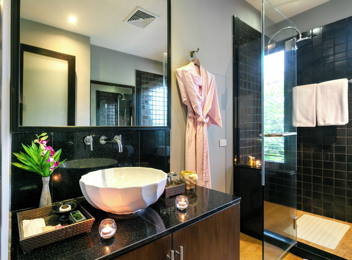 Bathroom 14