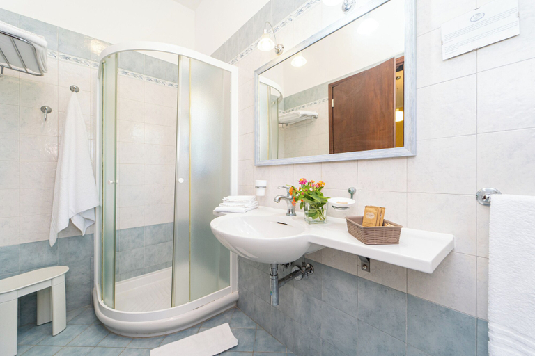 Bathroom 5, Hotel Masseria Le Pajare, Lecce