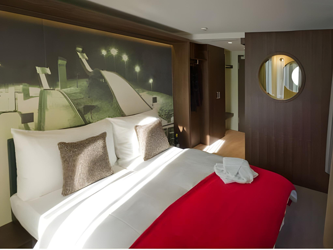 Bedroom 8