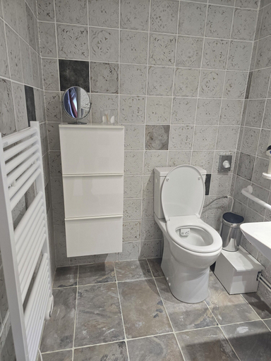 Bathroom 5, Hotel L'Idéal Le Mountbatten, Calvados