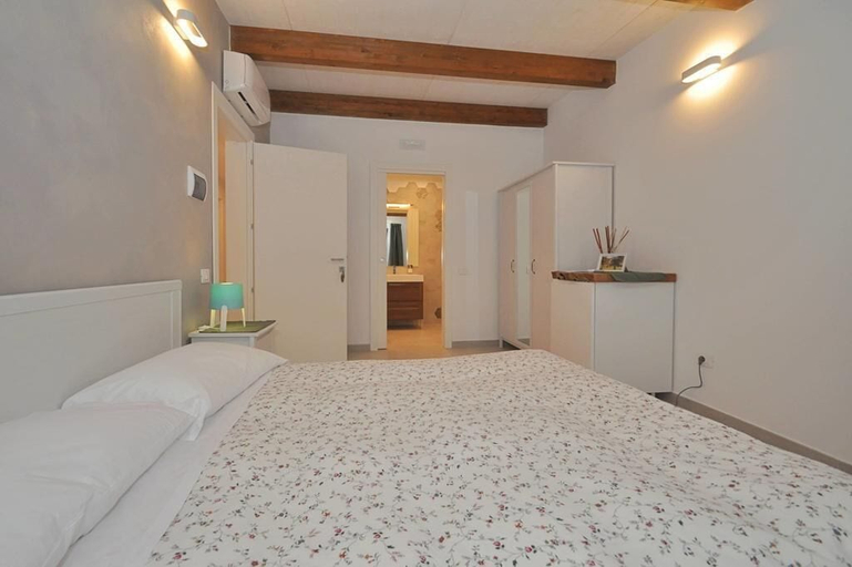 Bedroom 2, Villapiana Country Resort, Salerno