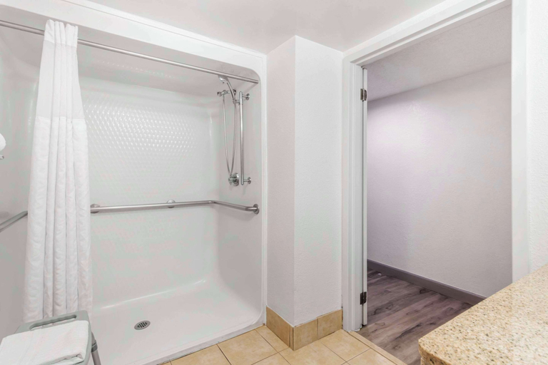 Bathroom 4, Comfort Inn Alpharetta - Atlanta North, Fulton