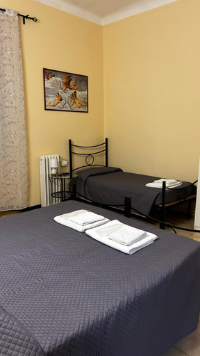 Bedroom 4, Albergo Fiorita, Genova