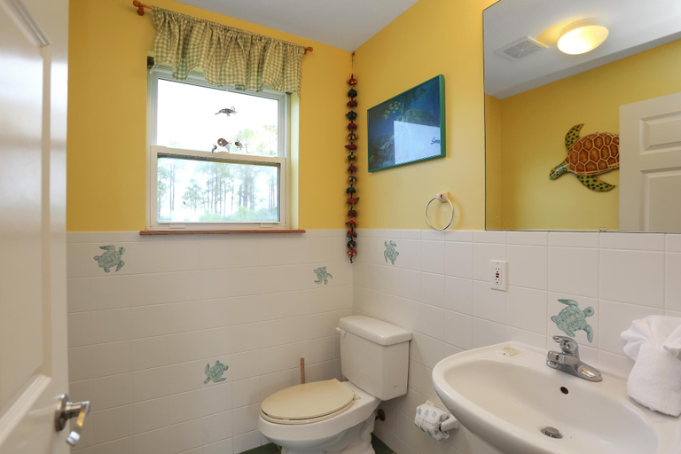 Bathroom 4, Hatchling Hideaway, Gulf