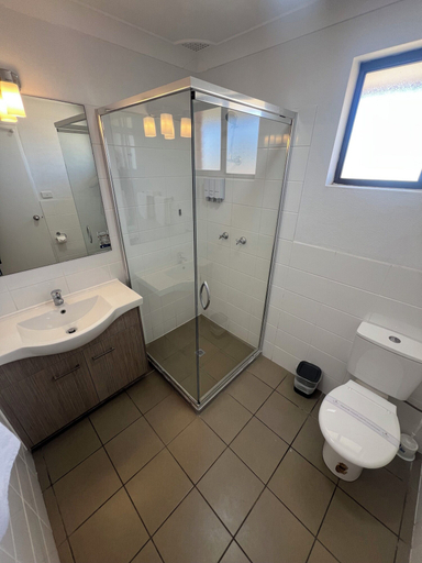 Bathroom 5, Adelong Motel, Narrabri